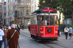 Truthahn Istanbul 12 kann 2023. nostalgisch rot Straßenbahn im Taksim Quadrat.. foto