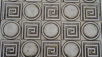 Nahansicht Aussicht von das symmetrisch texturiert Fußboden foto