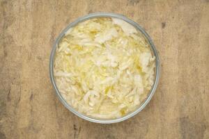 Schüssel von Sauerkraut - - fermentiert Präbiotika Essen foto