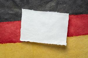 Papier abstrakt im Farben von Deutschland National Flagge foto