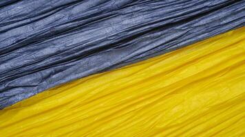 Papier abstrakt im Farben von ukrainisch National Flagge foto