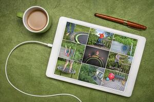 abprallen auf ein Mini Trampolin mit indisch Vereine foto