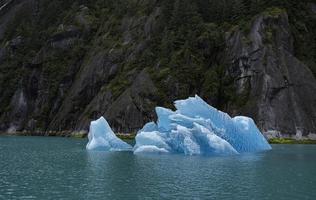 spektakulärer eisberg, endicott arm, alaska foto