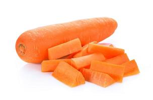 Karottenscheiben isoliert auf weißem Hintergrund foto