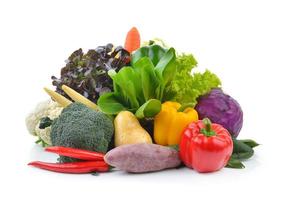 Gemüse und Obst auf weißem Hintergrund