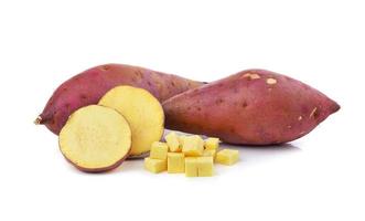 Süßkartoffel auf weißem Hintergrund foto