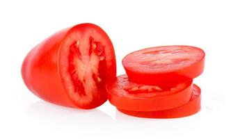 Tomaten-Gemüse-Scheibe isoliert auf weißem Hintergrund foto