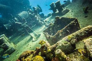 Schiffswrack unter Wasser in der Tiefe in der Karibik. foto