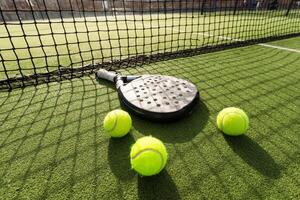 Paddel Tennis Schläger und Ball foto