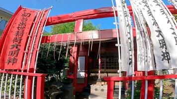 hatsudai sause Inari Daimyojin, ein Schrein gelegen im Hatsudai, Shibuya-ku, Tokio, Japan es ist gelegen oben ein hügel, im ein Wohn Bereich, Nächster zu das hatsudai Kinder- Amüsement Park. foto