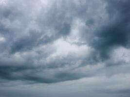 das Himmel ein Gewitter foto