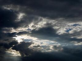 das Himmel ein Gewitter foto