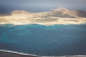 Aussicht von das Teil von Graciosa Insel von Mirador del Rio, Lanzarote Insel, Kanarienvogel Inseln, Spanien foto