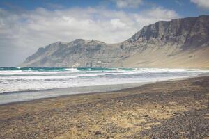 Küste von Famara Strand, Lanzarote Insel, Kanarienvogel Inseln, Spanien foto