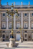 das königlich Palast von Madrid Palacio echt de Madrid, offiziell Residenz von das Spanisch königlich Familie beim das Stadt von Madrid, Spanien. foto