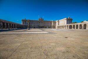 das königlich Palast von Madrid Palacio echt de Madrid, offiziell Residenz von das Spanisch königlich Familie beim das Stadt von Madrid, Spanien. foto