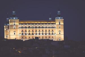 Toledo Stadtbild mit Alcazar in der Abenddämmerung in Madrid Spanien foto