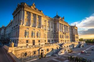 königlich Palast ,berühmt Monument von das Stadt von Madrid foto