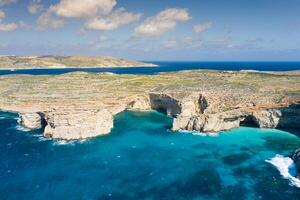 Antenne Drohne Foto - - das berühmt Blau Lagune im das Mittelmeer Meer. comino Insel, Malta.