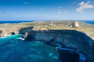 Antenne Drohne Foto - - das berühmt Blau Lagune im das Mittelmeer Meer. comino Insel, Malta.