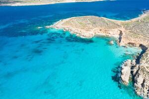 Antenne Drohne Foto - - das berühmt Blau Lagune im das Mittelmeer Meer. comino Insel, Malta.