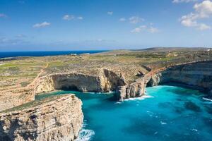 Antenne Drohne Foto - - das berühmt Blau Lagune im das Mittelmeer Meer. comino Insel, Malta.