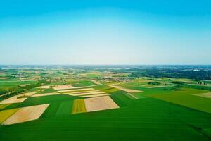 Antenne Aussicht von Landschaft mit landwirtschaftlich Felder foto