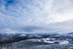 Winterlandschaft vom Gipfel des Berges in Kanada, Quebec? foto