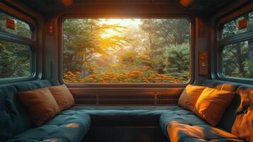 Couch im Vorderseite von Fenster auf ein Zug foto