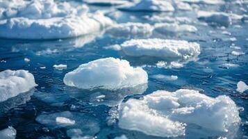 schwebend Eisberge im ein Wasser Körper foto