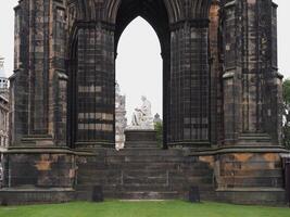 Scott Monument im Edinburgh foto