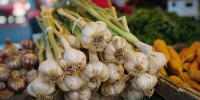 organisch Knoblauch auf das Markt. foto