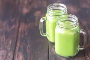 Avocado und Spinat Smoothies foto