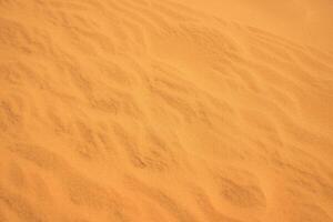 das Textur von Sand im das Wüste wie ein natürlich Hintergrund. foto