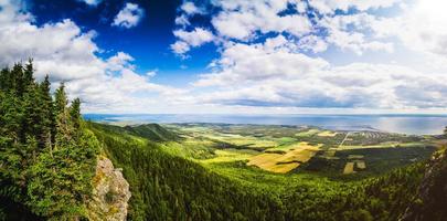 schöner panoramablick von der spitze des berges st-joseph, quebec.