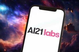 Kiew, Ukraine - - März 17, 2024 ai21labs Logo auf iPhone Anzeige Bildschirm mit Hintergrund von künstlich Intelligenz futuristisch Bild foto