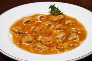 Ente Ravioli mit Orange Soße foto