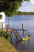 Boot verankert draußen das Haus auf das tocantins Fluss foto