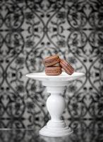 Schokolade Macaron mit 70 Prozent Kakao foto