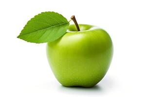 Grün Äpfel mit Blätter isoliert auf Weiß Hintergrund. Datei enthält Ausschnitt Pfad foto