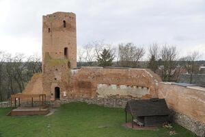 Tscherk, Polen - - März 24., 2024 - - Schloss von Masowisch Herzöge - - Turm, Defensive Mauer und Hof foto