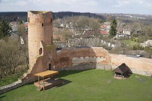 Tscherk, Polen - - März 24., 2024 - - Schloss von Masowisch Herzöge - - Turm, Defensive Mauer und Hof foto