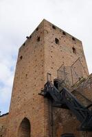 Tscherk, Polen - - März 24., 2024 - - Eingang Turm beim Schloss von das Masowisch Herzöge foto