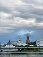 Kazan Kreml und syuyumbike Turm auf ein wolkig Sommer- Tag, Russland foto