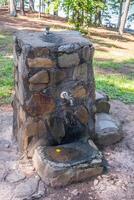 alt Stein Trinken Brunnen Nahansicht foto