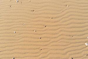 Horizont Oase Antenne Gelassenheit erfasst schön Strand Sand von über, ein still Tapisserie von Küsten Schönheit foto