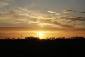 bunt Sonnenuntergang im das Niederlande foto