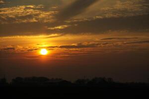 bunt Sonnenuntergang im das Niederlande foto