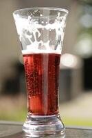 ein Glas von Rose Bier foto