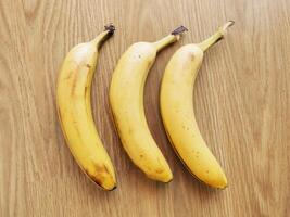 reif Bananen. exotisch tropisch Gelb Frucht. Banane Symbol von Gesundheit Pflege und Wohlbefinden. foto